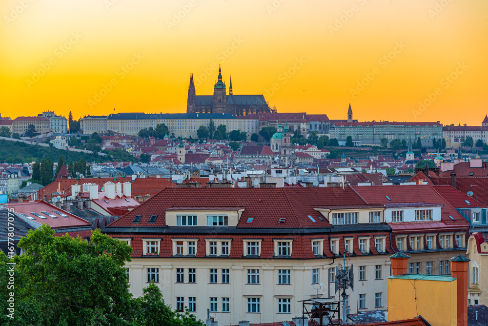 Obraz premium Sunset panorama of Prague from Vysehrad, Czech republic