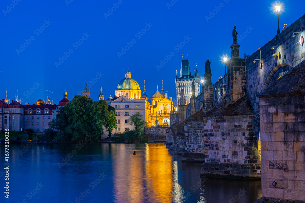 Obraz premium Sunset view of Charles bridge and Saint Salvator church in Pragu