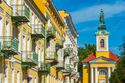 Tableau sur toile Colourful houses on the main street in Frantiskovy Lazne, Czech