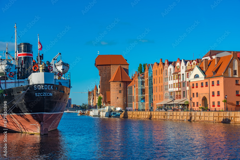 Obraz premium Waterfront of Gdansk during sunny day, Poland