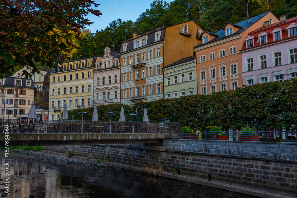 Obraz premium Sunset view of colourful houses reflecting on Tepla river in Kar