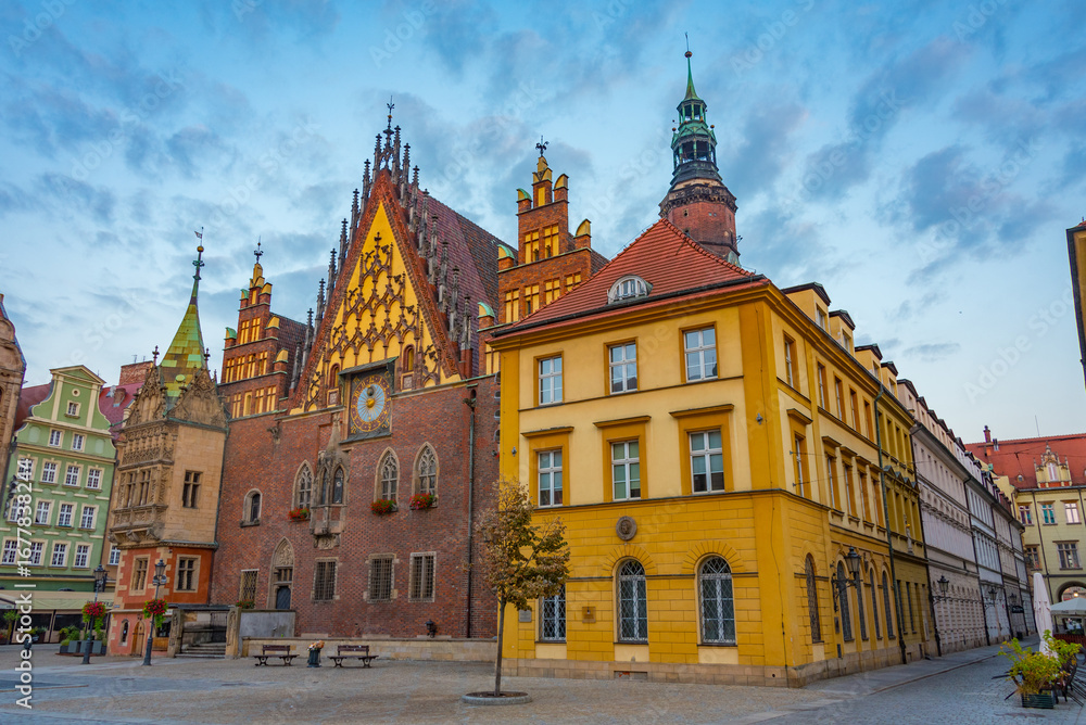 Fototapeta premium Sunrise view of town hall at Rynek, the picturesque square in ce