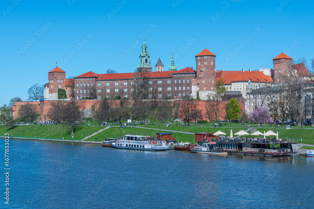 Fototapeta premium Wawel castle in the polish city Krakow/Cracow reflected on the V