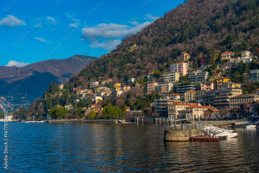 Fototapeta premium Summer residences alongside lake Como in Italy