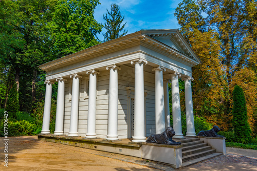 Tableau sur toile Temple of Sibyl at Royal Lazienki Park ( ??azienki Kr??l