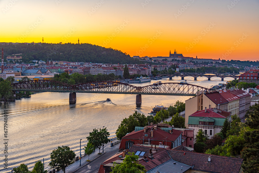 Fototapeta premium Sunset panorama of Prague from Vysehrad, Czech republic