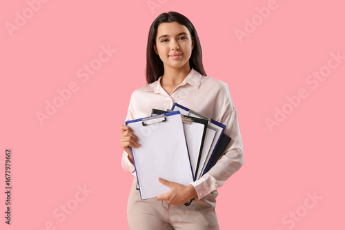 Young beautiful businesswom...