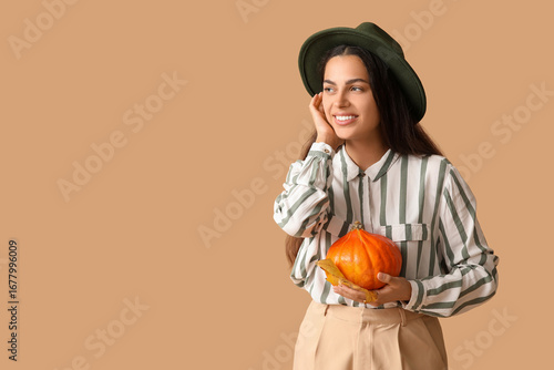 Stylish young woman with fr...