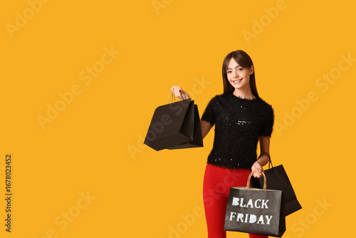 Young woman with shopping b...