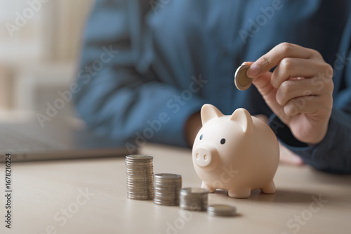 Foto Piggy bank saving money concept