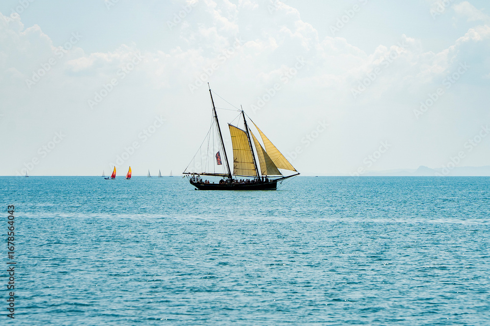 Fototapeta premium Jezioro Garda żaglówka 