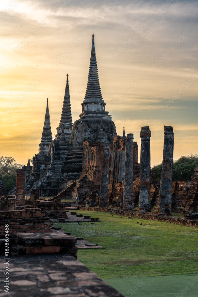 Obraz premium Ancient city, Ayutthaya, sunrise sunset