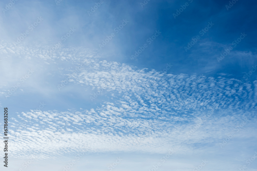 Obraz premium Nature creates beautiful cloudy skies during the day.