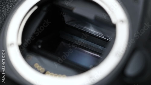 Photo camera body, shutter speed