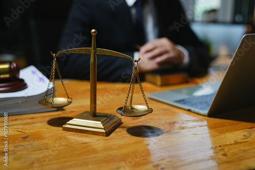 judge on wooden table And experienced lawyers meet with clients and give advice behind the scenes. legal services legal consulting concept