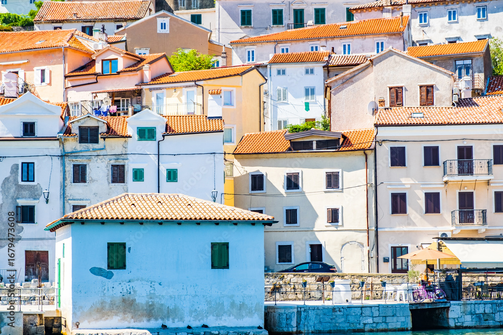 Obraz premium Colorful traditional houses on hills in the town of Bakar, Kvarner Bay, Adriatic sea, Croatia