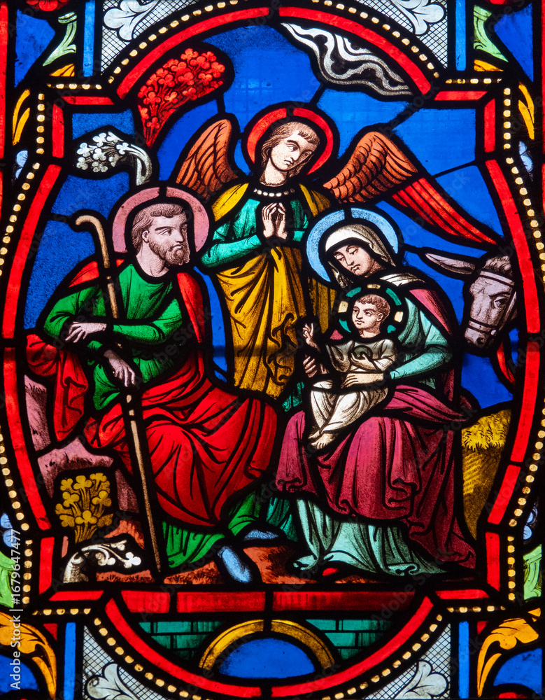 Obraz premium Stained glass (19th century) of Christmas Nativity Scene with Virgin Mary, Saint Joseph, and Jesus baby.