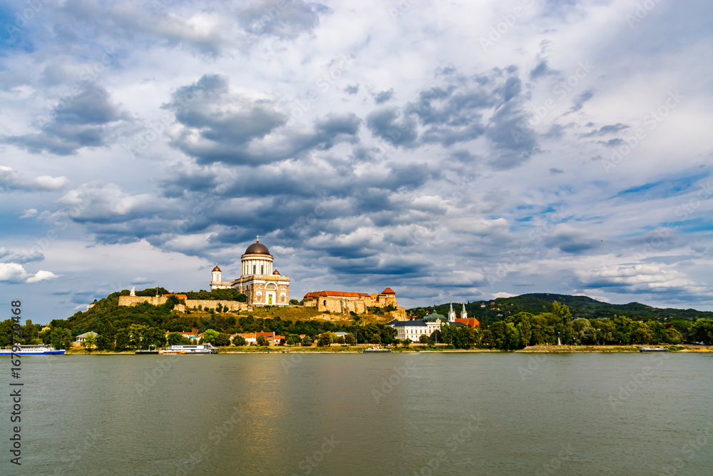Fototapeta premium Esztergom from Sturovo or Parkany