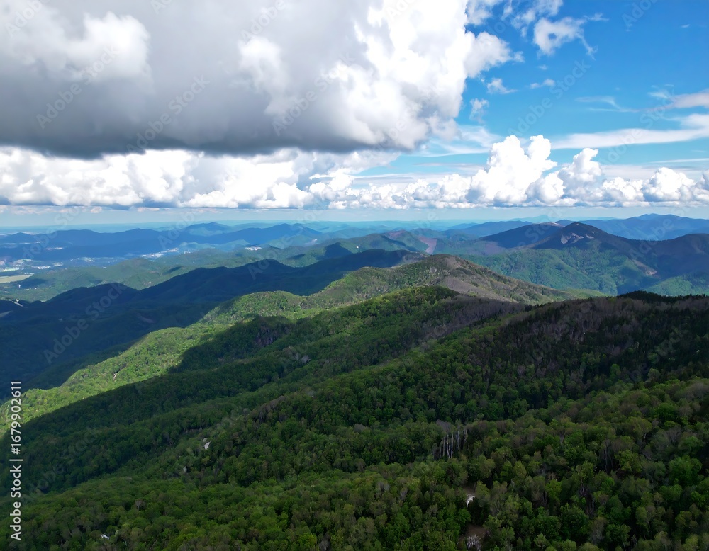 Fototapeta premium Mountain vista under a partly cloudy sky (1)