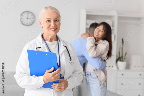 Female fertility doctor aga...