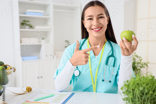 Female nutritionist pointin...