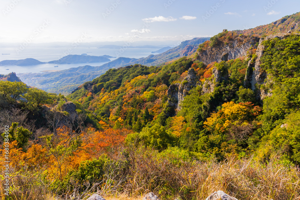Fototapeta premium 日本の風景・秋 香川県小豆島 紅葉の寒霞渓 四望頂（表十二景）