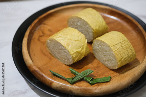 Nasi Jaha Manado is a traditional food typical of Minahasa, North Sulawesi, which is made from sticky rice mixed with white rice, coconut milk, ginger and other spices, then cooked in a bamboo stick.