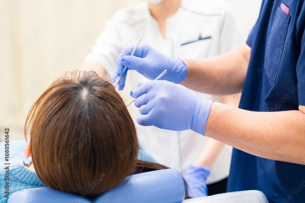 Photography 歯科治療をする歯医者の男性