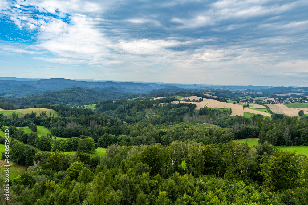 Fototapeta premium Blick vom Weifbergturm bei Hinterhermsdorf in das Elbsandsteingebirge