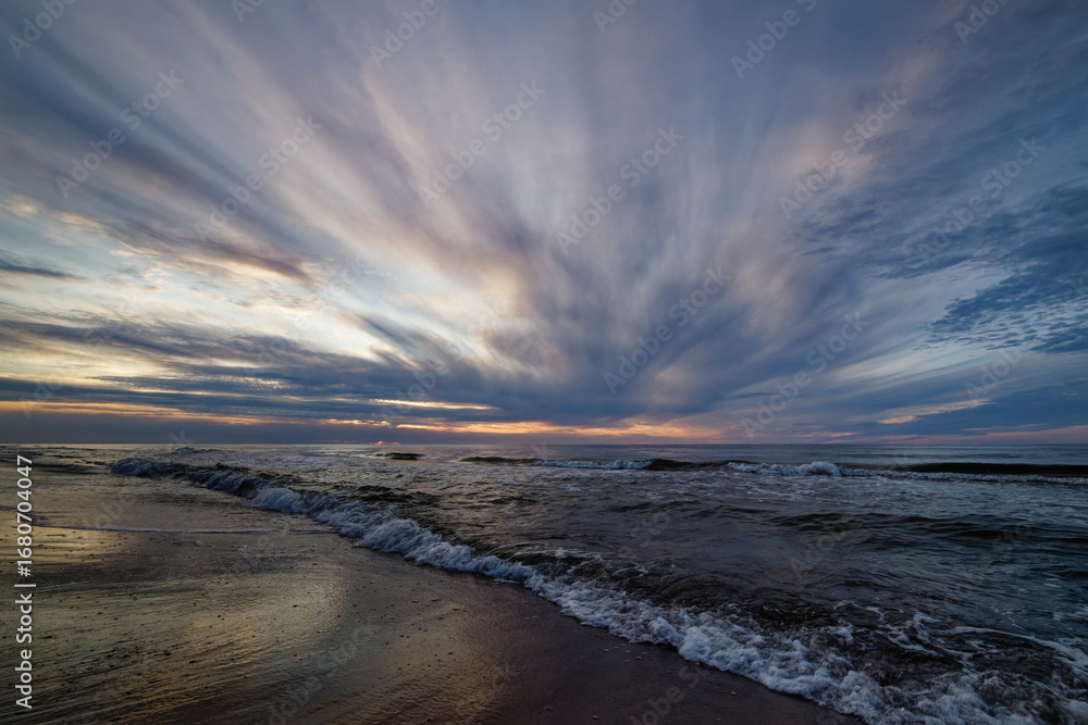 Obraz premium Colorful sunset over Baltic sea