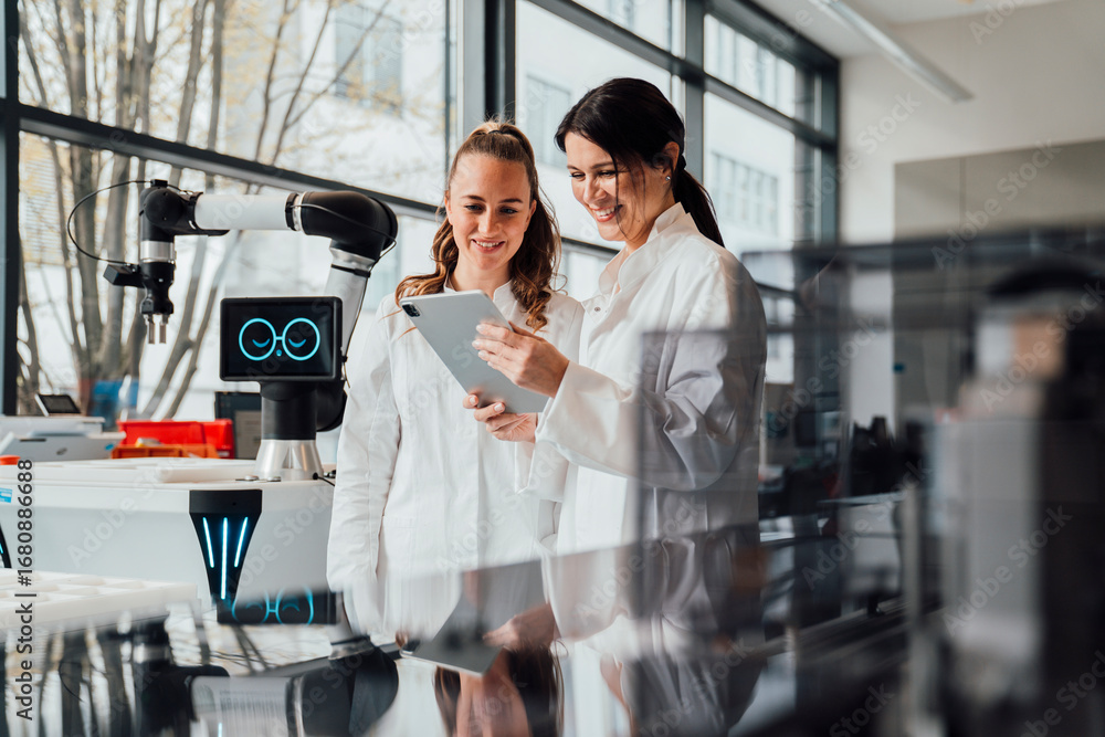 © Westend61 - Scientists collaborating and analyzing data in high tech laboratory