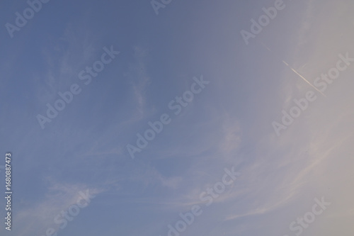 青空と太陽光が美しい空