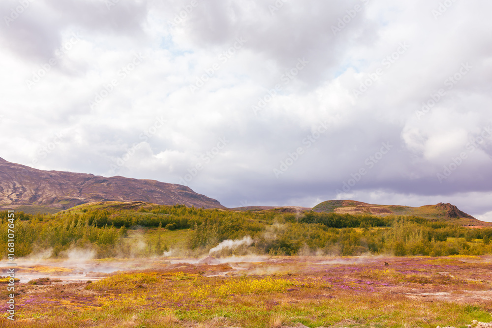 Fototapeta premium Beeindruckende Geysir in Island /Einzigartige Landschaft