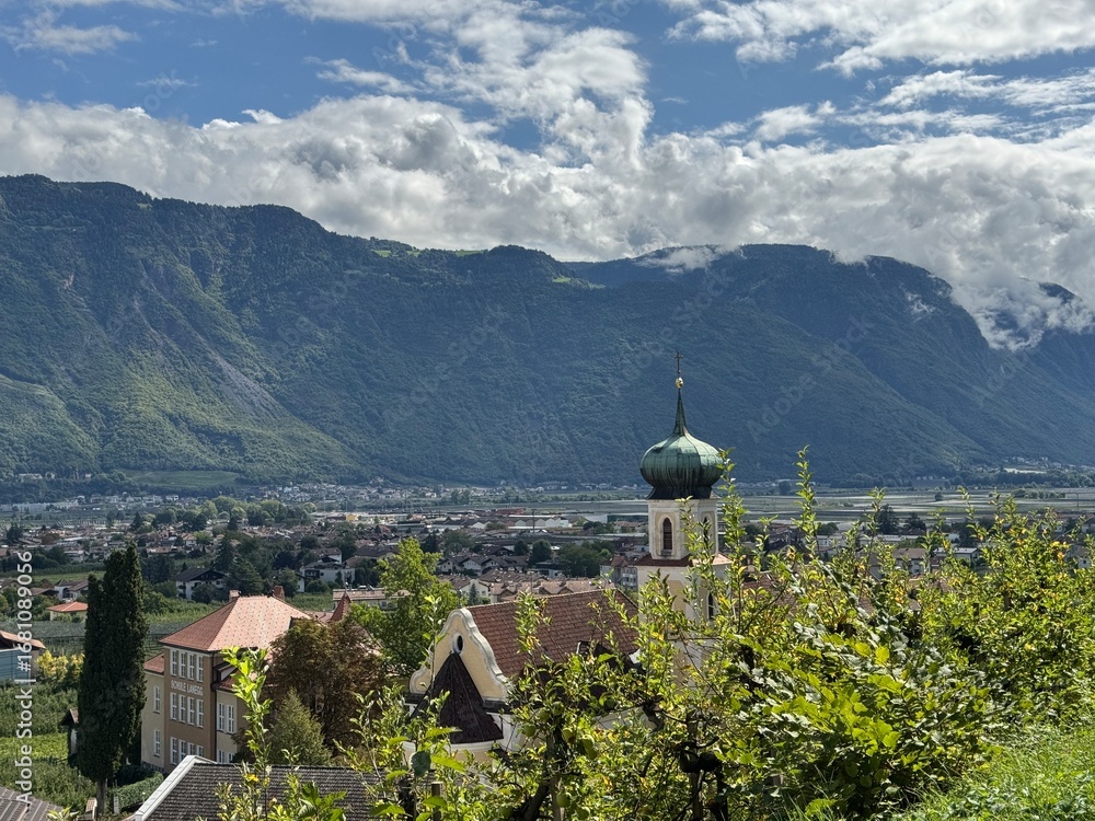 Fototapeta premium Schöne Landschaft bei Lana in Südtirol