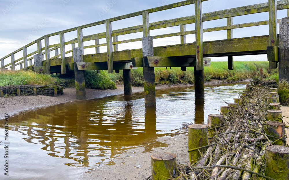 Fotografie Wooden bridge over crick