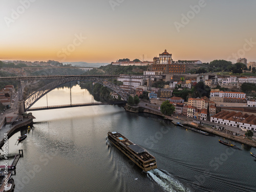 Принти на полотні Cruise Ship in Sunrise Light Dom Luis Bridge in Porto City, Portogal