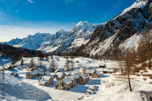 Il borgo di Crampiolo all'Alpe Devero innevato in inverno