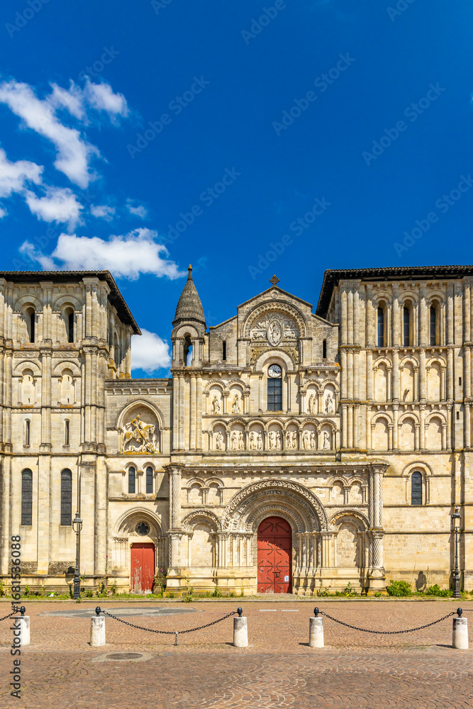 Obraz premium Eglise de Sainte-Croix church in Bordeaux, France on a summer day