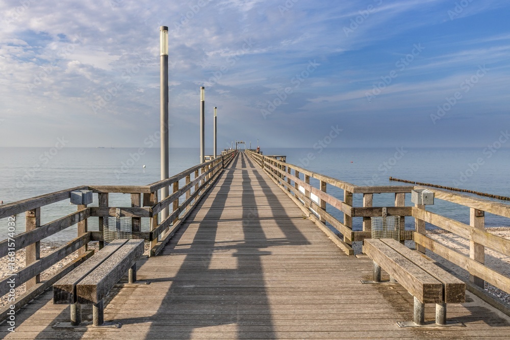 Obraz premium heiligendamm, deutschland - panorama an der ostsee mit seebrücke