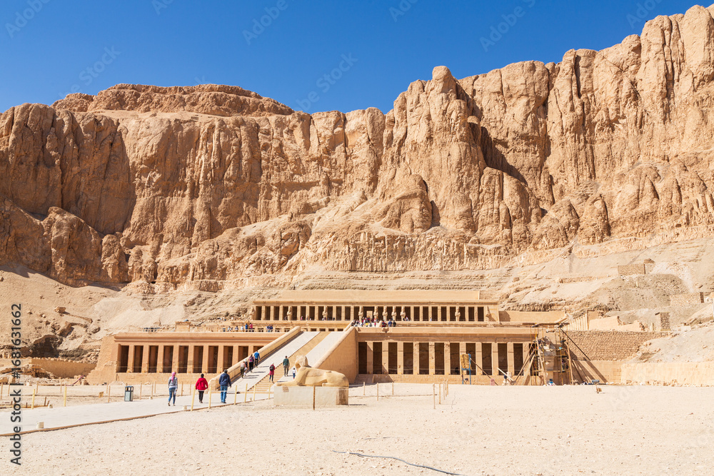 Ταπετσαρία Luxor, Egypt - 10 February 2022: Temple of Hatshepsut is one of the main and fam