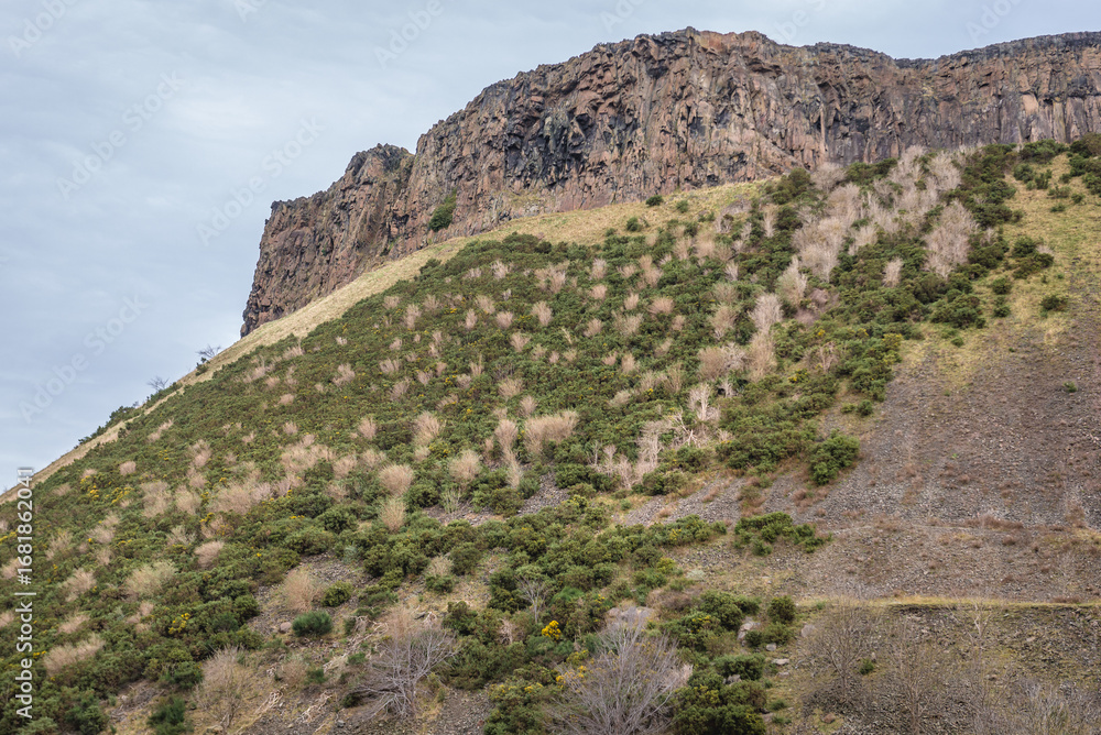 Fototapeta premium View on the Salisbury Crags in Holyrood Park also called Kings or Queens Park in Edinburgh city, Scotland, UK