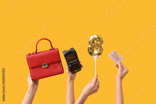 Female hands holding paymen...