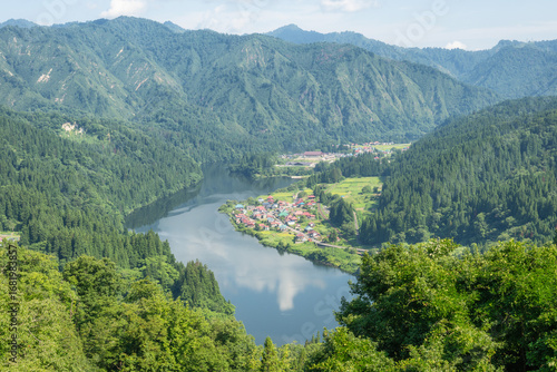 新緑の大志集落
