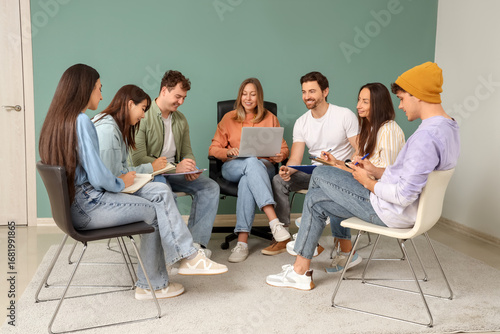 Female psychologist with la...