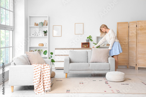 Female interior designer ad...