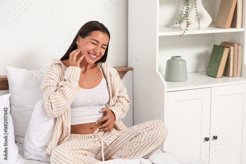 Young woman ill with chicke...