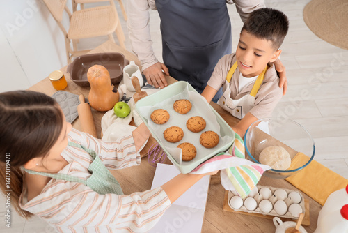 Father and his children wit...