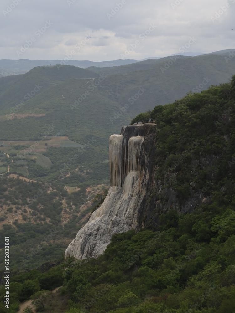 Obraz premium Petrified waterfall landscape in Hierve el Agua, Oaxaca