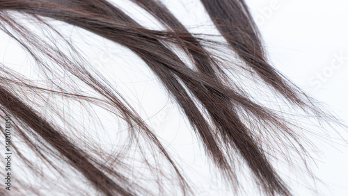 Konstfotografi Close-up view of split ends on dark brown hair strands, showcasing texture and d