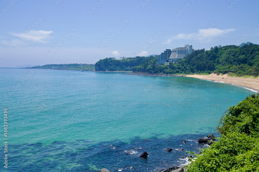 Obraz premium Hotels above Jungmun Saekdal Bay